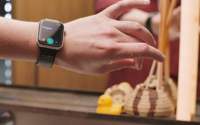Ремешок Mudra Band добавляет Apple Watch жестовое управление