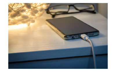 DİQQƏT! Smartfonu bu cür şarj etməyin
