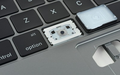 Apple откажется от залипающих клавиатур Butterfly в новых MacBook