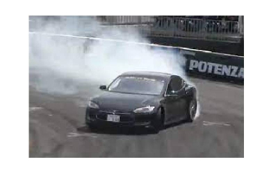 Tesla ilə drift etmək baha başa gəldi! Onun avtomobilinin hərəkətinə qadağa qoyulub