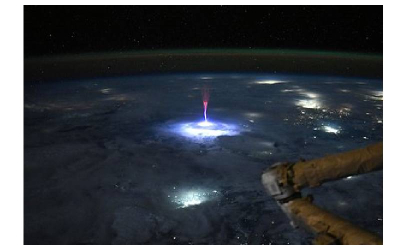NASA astronavtı nadir atmosfer hadisəsini çəkib