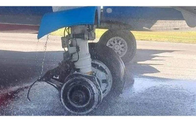 Boeing 737-nin təkəri havada qopdu: Üç təkərlə eniş etdi  